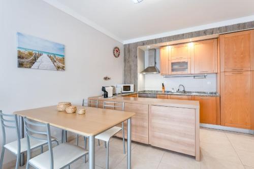 Bright 1 BDR Flat with Pool & Balcony by LovelyStay