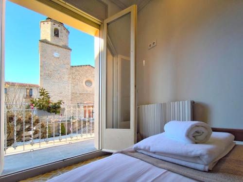 a bedroom with a bed and a large window at Encantador apartamento turístico en Campdevànol in Campdevánol