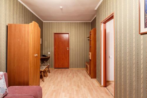 a living room with wooden furniture and a hallway at GORGANY resort & SPA in Yablunytsya