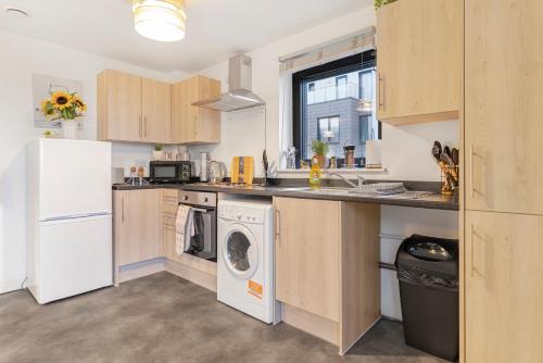 Η κουζίνα ή μικρή κουζίνα στο One and Two Bed Apartments Slough near Heathrow