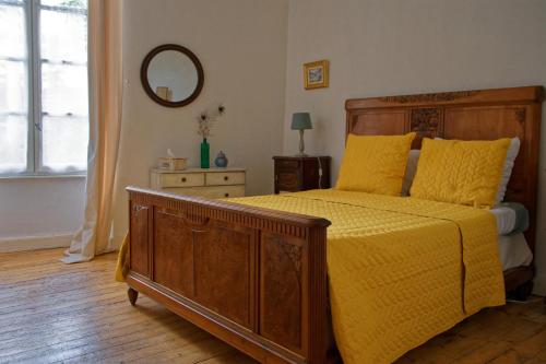 Una cama o camas en una habitación de Gîte entre 2 rives