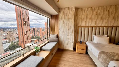 Postel nebo postele na pokoji v ubytování Tequendama Suites Bogota