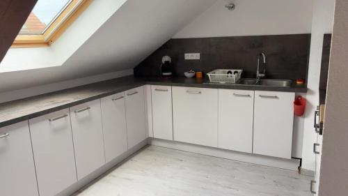 Кухня или мини-кухня в Le Manoir de Cyrielle à 10 min du centre de Strasbourg
