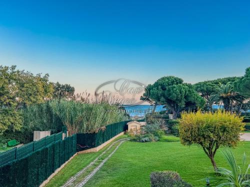Appartement 4 personnes vue mer résidence pieds dans l'eau à Pramousquier