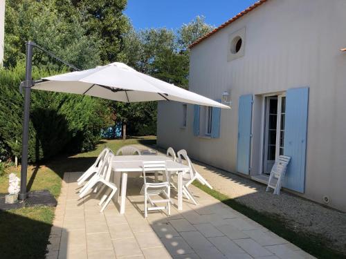 Billede fra billedgalleriet på Villa avec Piscine chauffée et parc arboré située à 100 m de la Plage et Forêt sans vis à vis i Saint-Trojan-les-Bains