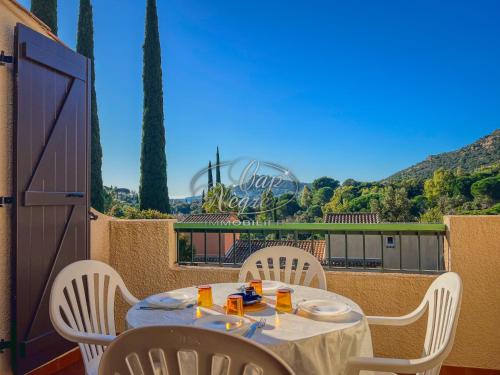 Appartement 4 personnes vue mer, résidence avec piscine à Pramousquier