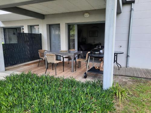 Appartement 67 m2 avec 100 m2 jardin privatif RESERVABLE UNIQUEMENT PAR PERIODE DE 7 JOURS MINIMUM DU SAMEDI AU SAMEDI