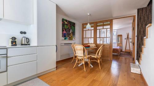 1BDR Apartment with Terrace and View by LovelyStay