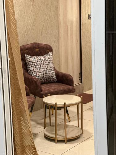 a living room with a chair and a table at Hotel Maheshwari & Banquet Hall in Tehri-Garhwāl