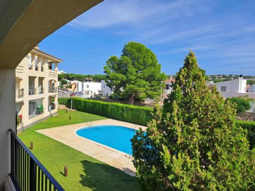 Apartamento con piscina a 50m de la playa