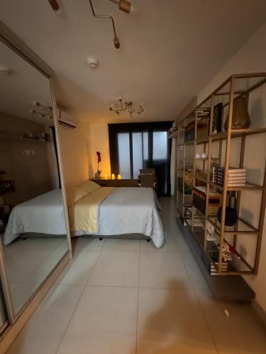 a bedroom with a bed and a large mirror at Fabuloso - Brisas do Lago in Brasília