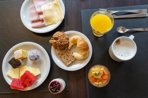 Makanan di atau berdekatan hotel