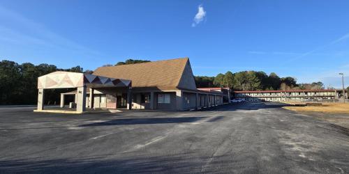 a building sitting on the side of a road at HomeTowne Studios by Red Roof LaGrange in LaGrange