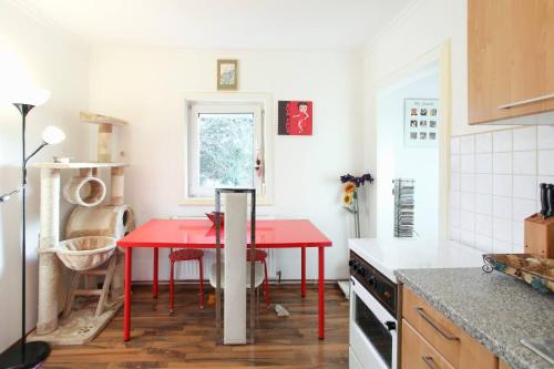 Charming Vienna Retreat with Garden Metro Access