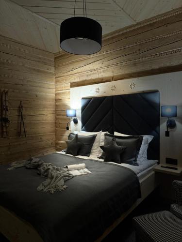 Katil atau katil-katil dalam bilik di Domek & Apartament Góralski z Jacuzzi Kościelisko