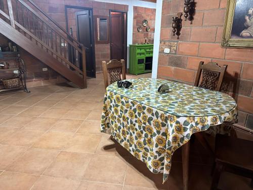 a dining room with a table and chairs and a staircase at Paraiso del Nomada in Barbosa