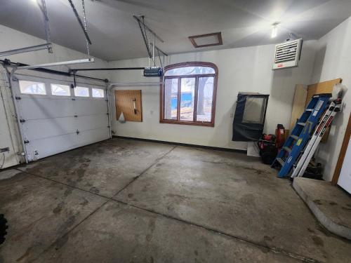 Φωτογραφία από το άλμπουμ του Luxury Family 5BR Lakefront private boat launch σε Big Stone City
