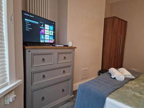 Ένα ή περισσότερα κρεβάτια σε δωμάτιο στο The Bean Apartment - double bedroom with private bathroom
