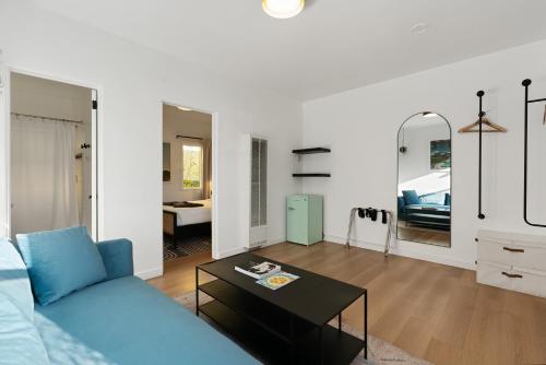 Postel nebo postele na pokoji v ubytování Aliza Hotel