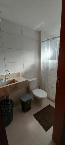 a bathroom with a sink and a toilet and a shower at Village - Cond Planeta Água - Jacuípe in Barra de Jacuípe