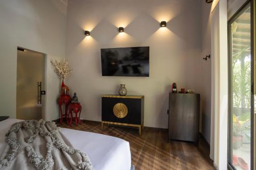 a bedroom with a bed and a wall with lights at GreenOriental Resort in La Vega
