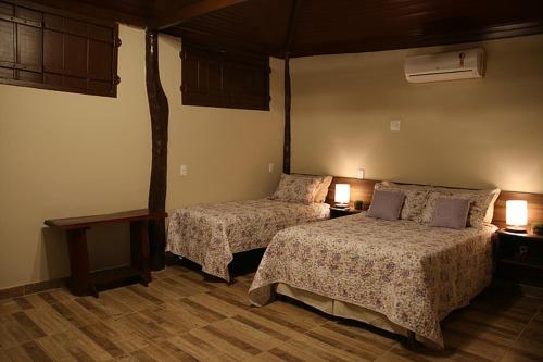 Ліжко або ліжка в номері Pantanal Ranch Meia Lua