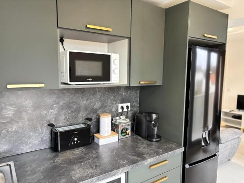 Una cocina o zona de cocina en Dream stay appartment 7 Minutes Disneyland Paris
