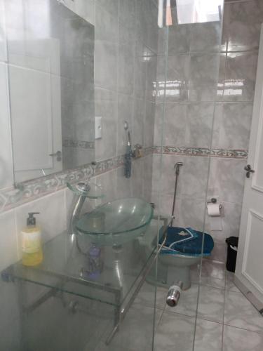 Ένα μπάνιο στο Suíte Aconchegante Balneário Camboriú próximo Praia