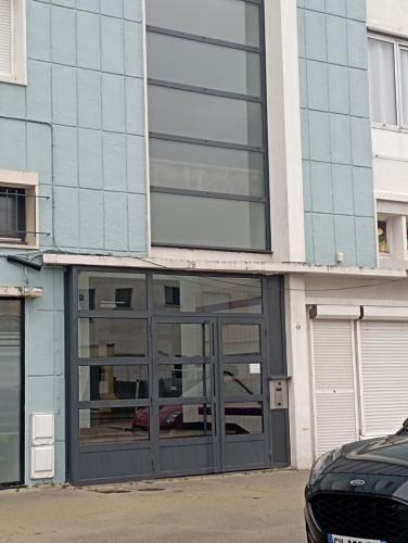 Το κτήριο όπου στεγάζεται  το διαμέρισμα