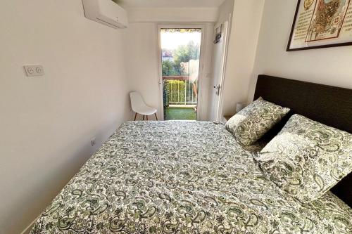 1-bedroom apartment 50 m from the beach with terrace swimming pool AC