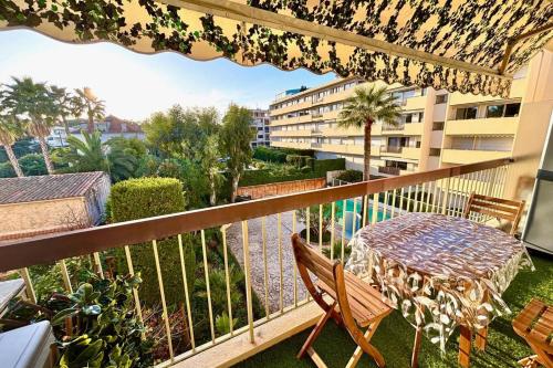1-bedroom apartment 50 m from the beach with terrace swimming pool AC