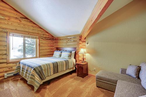 Cama o camas de una habitación en 10 Mi to Deer Valley Mtn-View Gem with Game Room