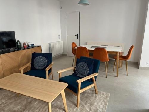 Villa à 50m de la plage, cour et parking