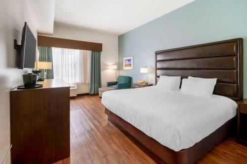 a hotel room with a large bed and a desk at Best Western Crater Lake Highway White City/Medford in White City