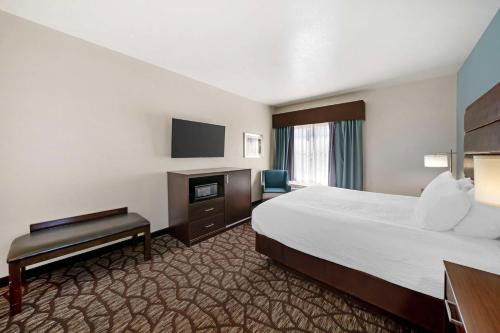 a hotel room with a bed and a desk at Best Western Crater Lake Highway White City/Medford in White City