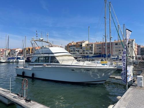 Entire boat Centre Port du Cap Agde