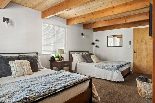 Ένα ή περισσότερα κρεβάτια σε δωμάτιο στο Wild Heart Cabin