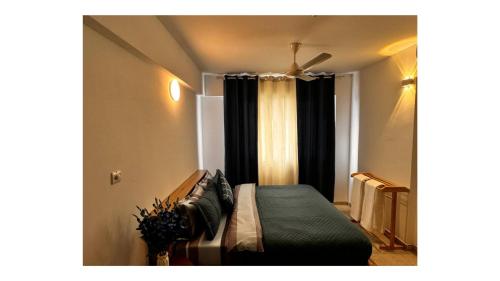 Postel nebo postele na pokoji v ubytování Lilys Homestay By Dhalhey's