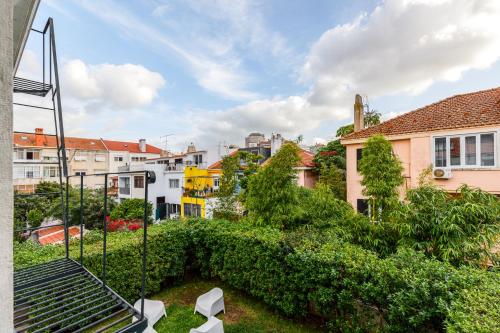 Exclusive Townhouse with Garden, Pool & Park - Lisbon