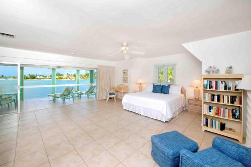 Gallery image of Old Danube - Elegant Oceanfront Villa with Stunning Caribbean Views in Driftwood Village