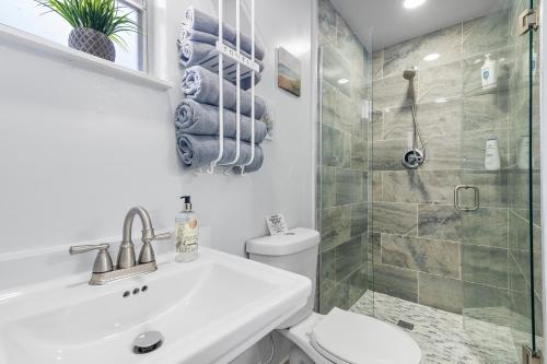 a bathroom with a sink and a toilet and a shower at Cozy Casarita Cottage in Miami