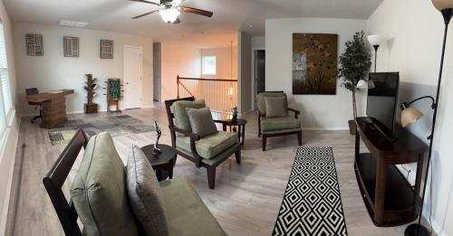 Гостиная зона в Alamo City Retreat