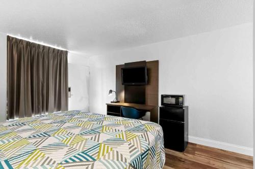 Un ou plusieurs lits dans un hébergement de l'établissement Studio 6 Port Lavaca, TX