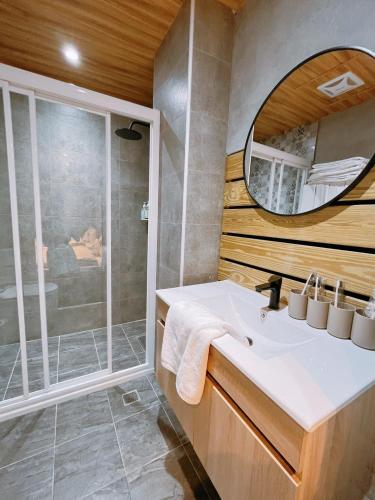 a bathroom with a sink and a shower at 睏家連鎖民宿 in Taitung City