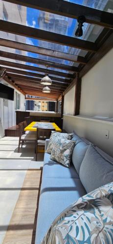 Posezení v ubytování APARTAMENTO 3 SUITES MEIA PRAIA - ITAPEMA - 90 Metros DO MAR