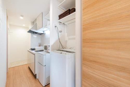 a kitchen with a washer and dryer in a room at Urban Villa Sumida in Tokyo