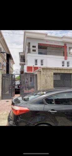 El edificio en el que está el departamento