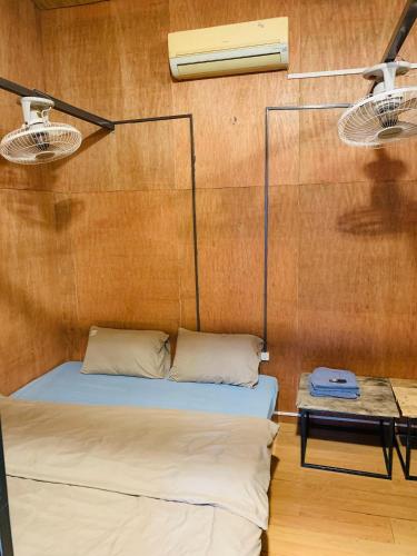 a bed in a room with two lights on the wall at Du peak home in Làng Cac