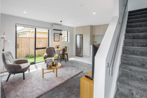 Ruang duduk di Your Home for Night or a Month