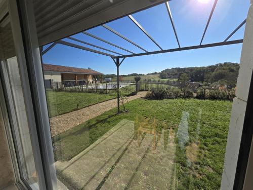 Fotografie z fotogalerie ubytování Maison confortable avec jardin, piscine partagée et cheminée à Brantôme - FR-1-616-406 v destinaci Puyjoubert
